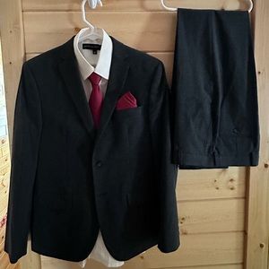 Joseph Abboud Young Adult Coat, Pants, Shirt, Tie and Pocket Square Size 16/18